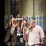 07-09-2004 Schudden tot het Sneeuwt, Ottolien Boeschoten, Jorik Buijs, Jasmijn Utermark, Bram van der Vlugt and Frans de Wit at theater de Bussel in Oosterhout, 
by order of New Horizon Entertainment.

[keywords]Actrice, Actor, On Stage, Scene, Half Length[/keywords]